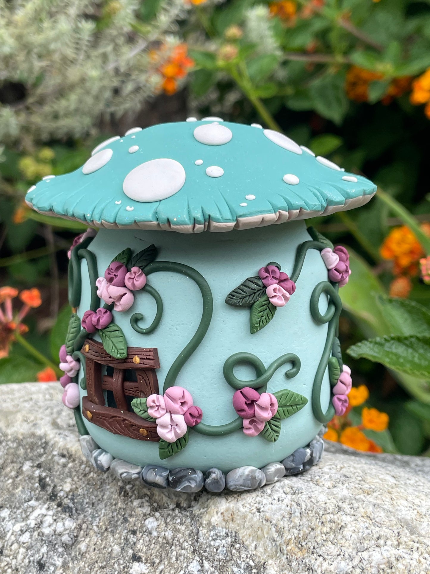 Quinn - Medium Nightlight