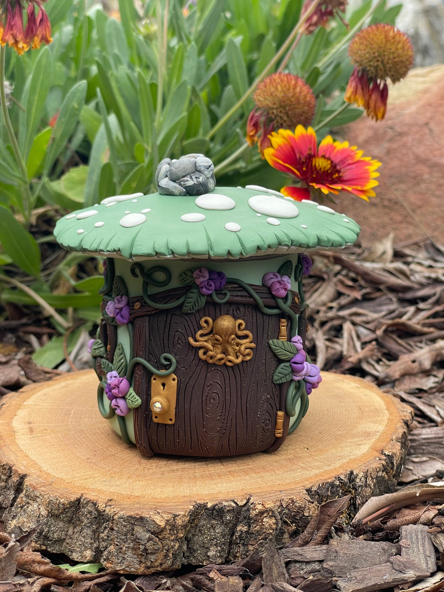 Viola - Mushroom Incense Burner